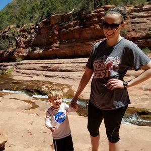 Meet your Posher, Caitlin